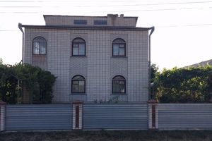 Продается дом на 2 этажа 255 кв. м с камином