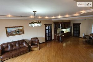 Сдается в аренду дом на 2 этажа 200 кв. м с балконом