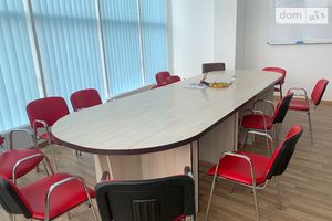 Сдается в аренду офис 135 кв. м в торгово-офисном центре