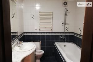 Продається 2-кімнатна квартира 63 кв. м у Тернополі