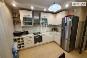 Сдается в аренду 3-комнатная квартира 98 кв. м в Киеве