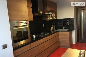 Продается 3-комнатная квартира 89 кв. м в Черновцах