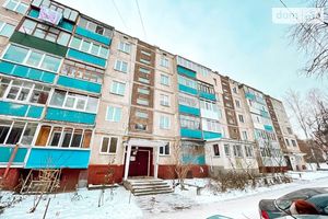 Продается 2-комнатная квартира 48 кв. м в Чернигове