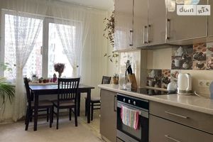 Продається 2-кімнатна квартира 64 кв. м у Одесі