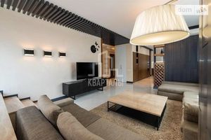 Сдается в аренду 4-комнатная квартира 200 кв. м в Киеве