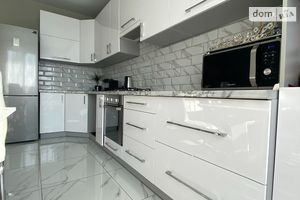 Продается 2-комнатная квартира 82 кв. м в Ровно