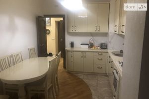 Продается 2-комнатная квартира 62 кв. м в Львове