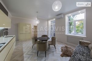 Продается 2-комнатная квартира 71 кв. м в Киеве