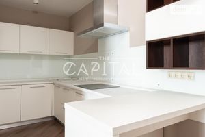 Продается 3-комнатная квартира 136 кв. м в Киеве