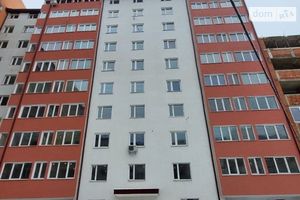 Продается 3-комнатная квартира 91.5 кв. м в Черновцах