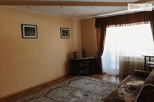 Продается 4-комнатная квартира 72 кв. м в Звенигородке