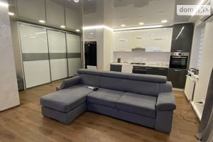Продается 3-комнатная квартира 65 кв. м в Тернополе