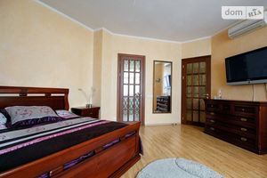 Продається 2-кімнатна квартира 81 кв. м у Одесі