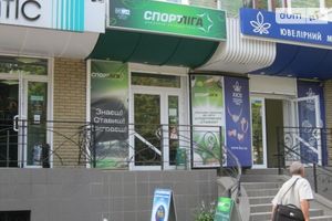 Здається в оренду нежитлове приміщення в житловому будинку 60 кв. м в 5-поверховій будівлі