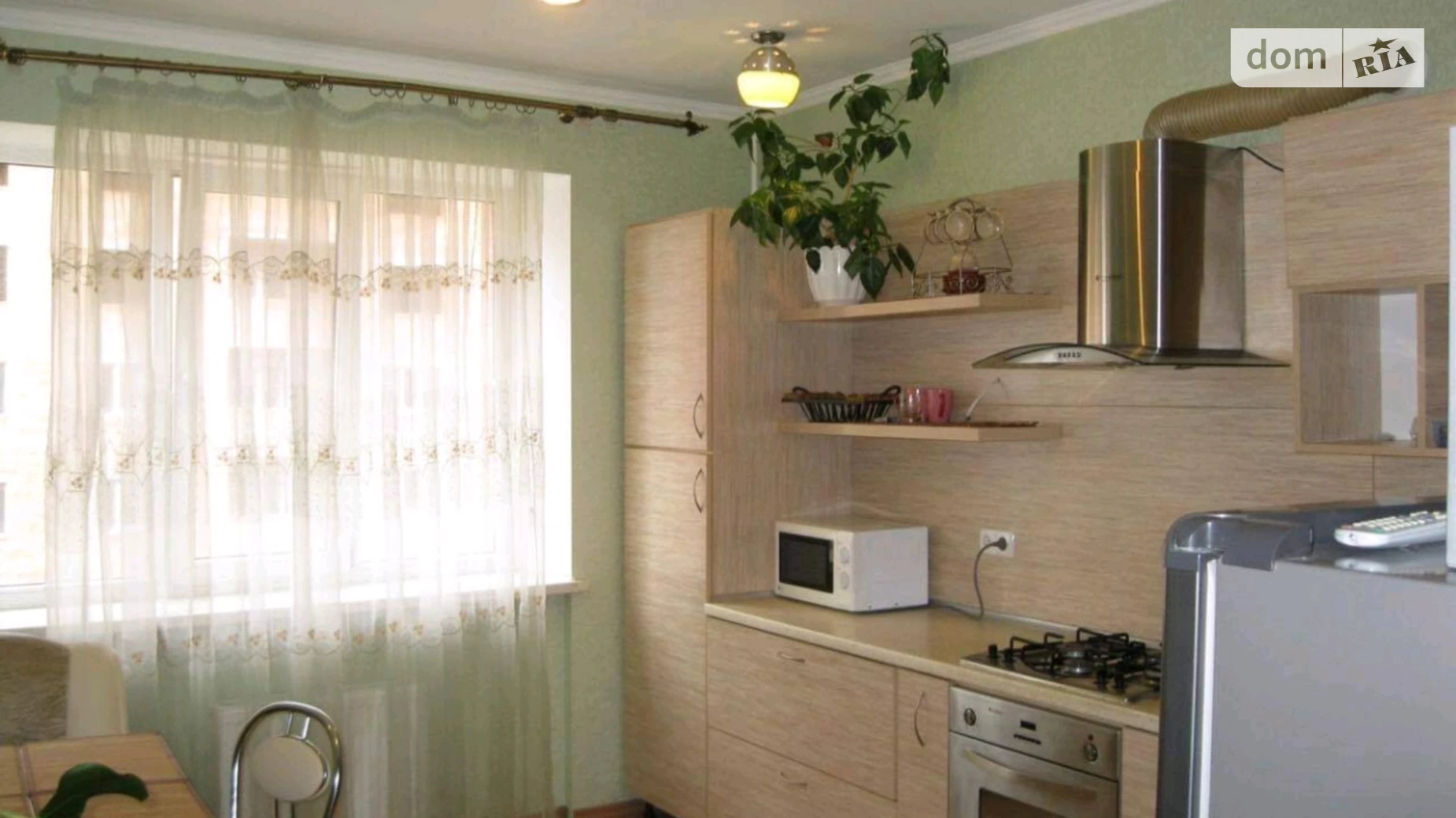 Продається 2-кімнатна квартира 50 кв. м у Чорноморську, вул. Парусна, 1Г