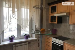 Продается 3-комнатная квартира 72.5 кв. м в Киеве