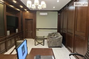 Продается офис 100 кв. м в нежилом помещении в жилом доме