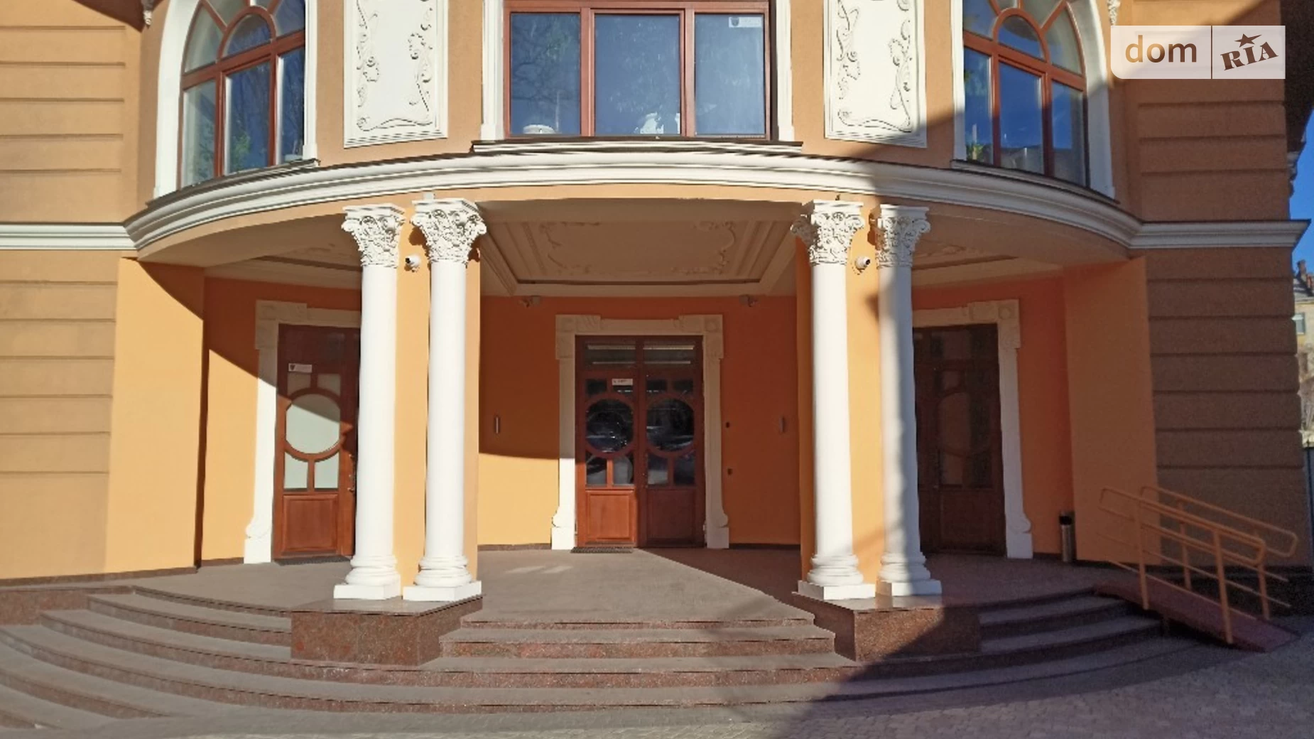 Продається 3-кімнатна квартира 99 кв. м у Одесі, узвіз Військовий, 13А