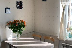 Продается 3-комнатная квартира 100 кв. м в Киеве