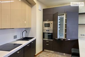 Продается 4-комнатная квартира 141 кв. м в Киеве