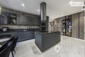 Продается 3-комнатная квартира 140 кв. м в Киеве