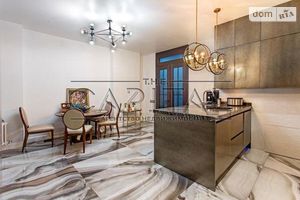 Продается 3-комнатная квартира 156 кв. м в Киеве