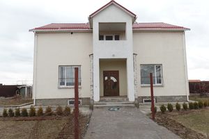 Продается дом на 2 этажа 220 кв. м с баней/сауной