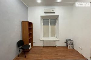 Продается офис 48 кв. м в нежилом помещении в жилом доме