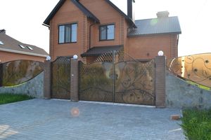 Продается дом на 2 этажа 250 кв. м с подвалом