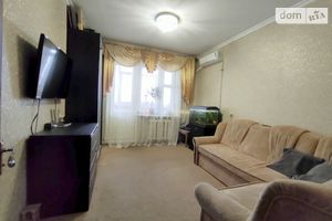 Продается 4-комнатная квартира 83 кв. м в Чернигове