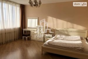 Продається 2-кімнатна квартира 80.8 кв. м у Києві