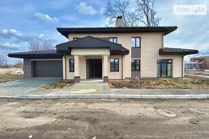 Продается дом на 2 этажа 280 кв. м с бассейном