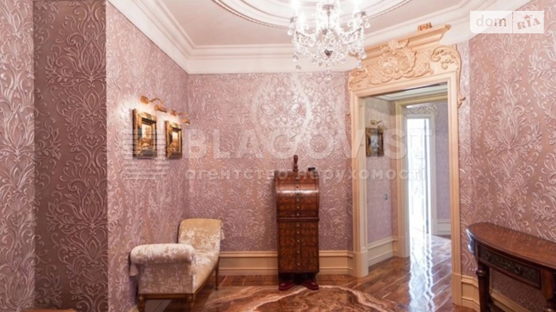 Продается 4-комнатная квартира 200 кв. м в Киеве, ул. Владимирская, 49А
