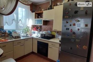 Продается 4-комнатная квартира 90 кв. м в Днепре