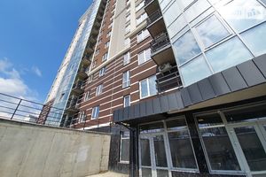 Продається офіс 92 кв. м в нежитловому приміщені в житловому будинку