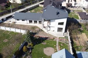 Продается дом на 2 этажа 267 кв. м с камином