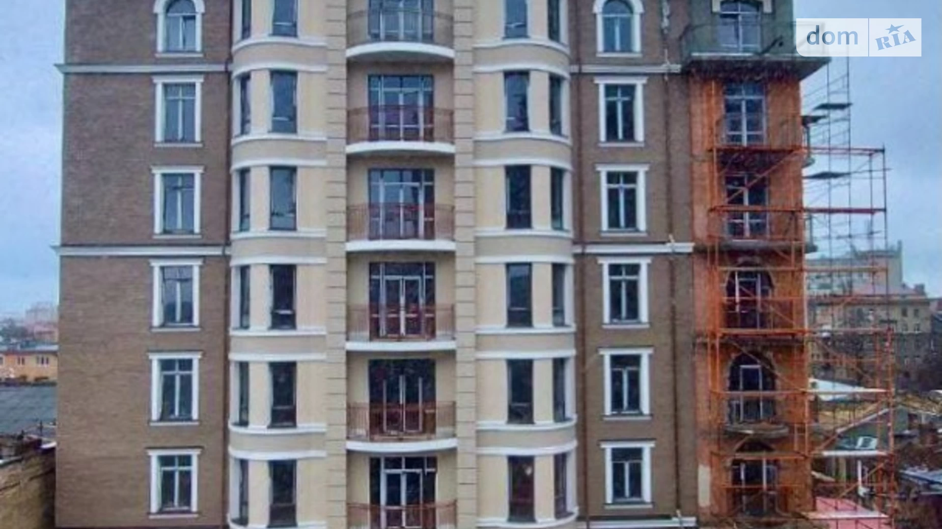 Продается 3-комнатная квартира 108 кв. м в Одессе, ул. Базарная, 102