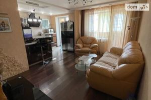Продается 4-комнатная квартира 83 кв. м в Днепре