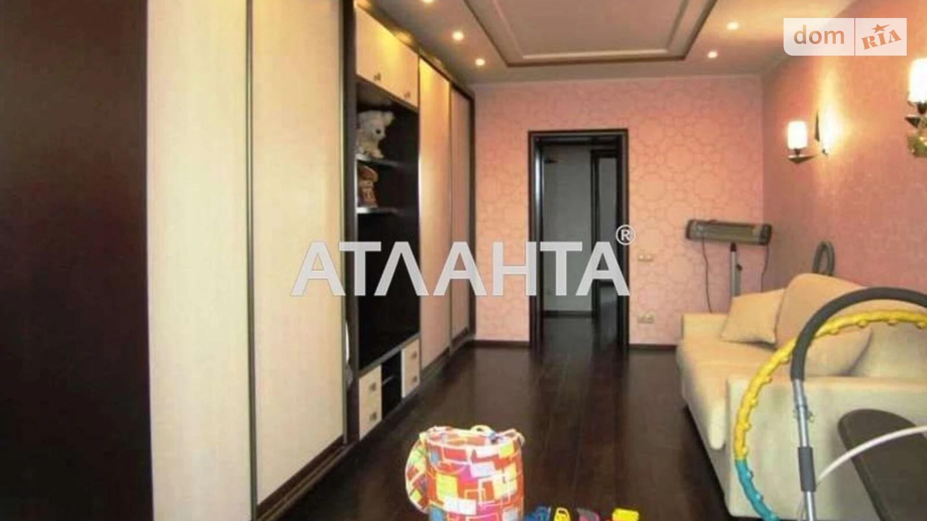Продається 4-кімнатна квартира 137.5 кв. м у Одесі, вул. Скидановська