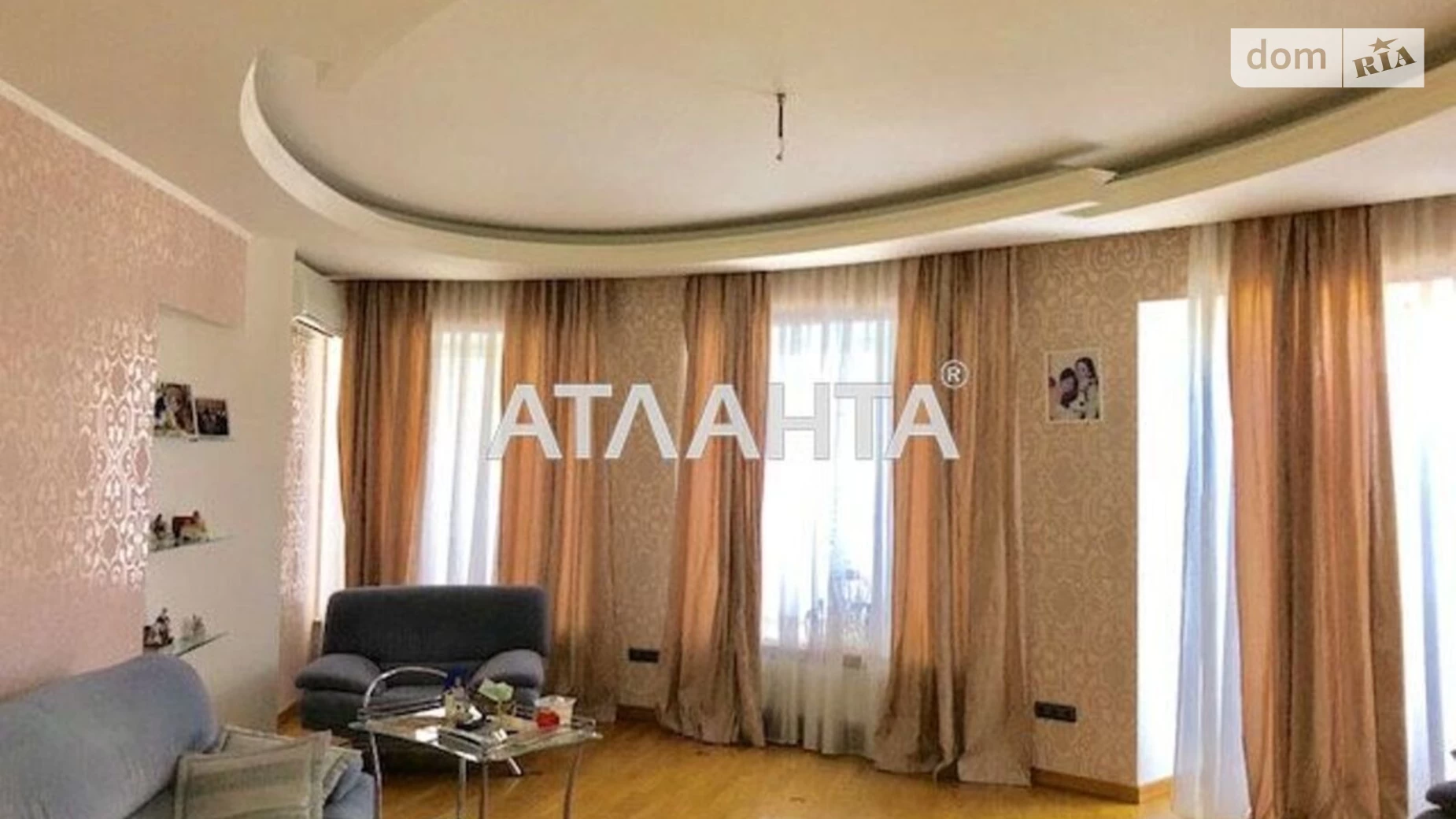 Продається 4-кімнатна квартира 200 кв. м у Одесі, пл. Катерининська