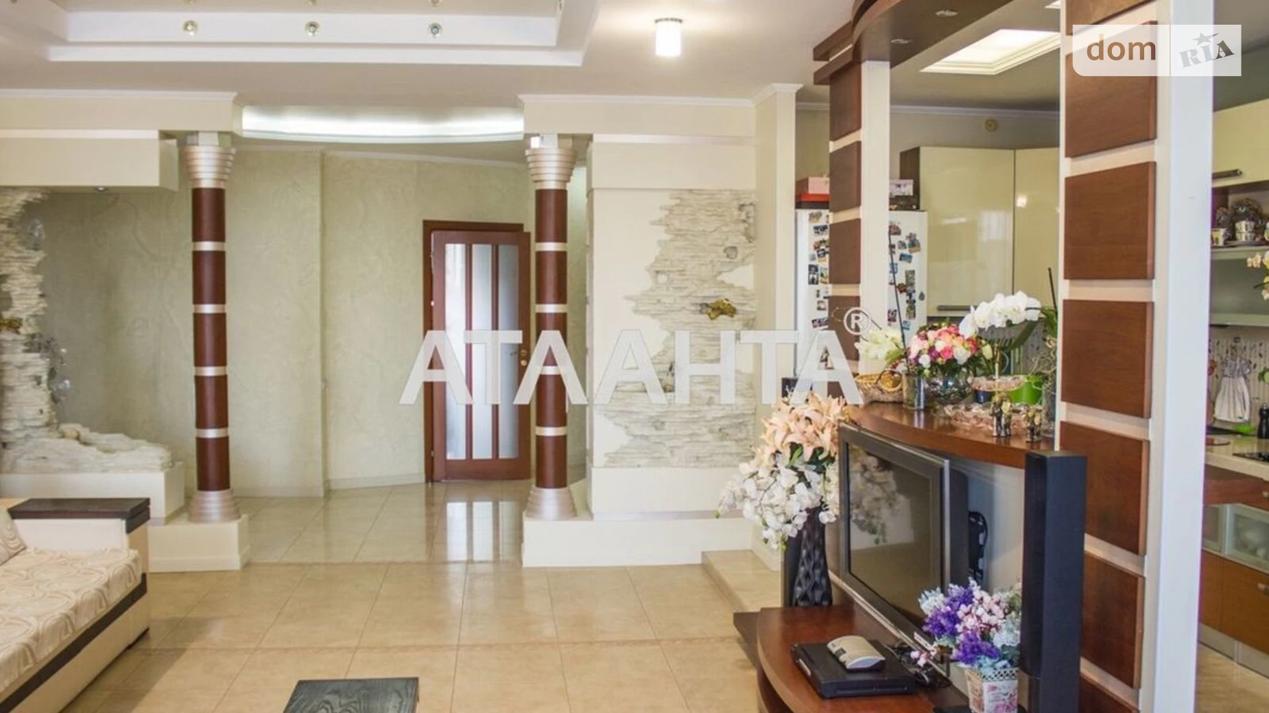 Продається 4-кімнатна квартира 233.5 кв. м у Чорноморську, вул. Парусна