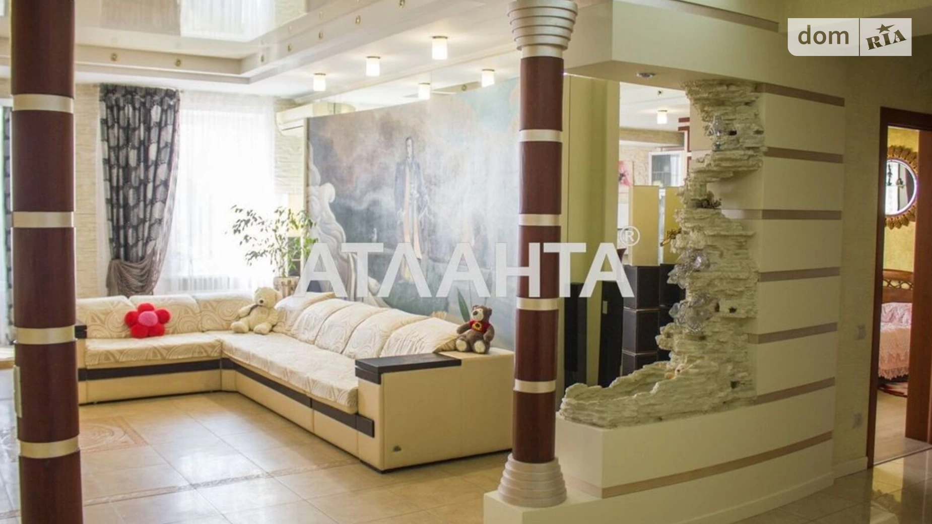 Продається 4-кімнатна квартира 233.5 кв. м у Чорноморську, вул. Парусна
