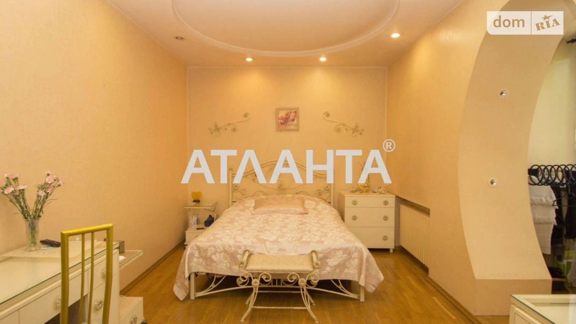Продается 3-комнатная квартира 75 кв. м в Одессе, просп. Гагарина