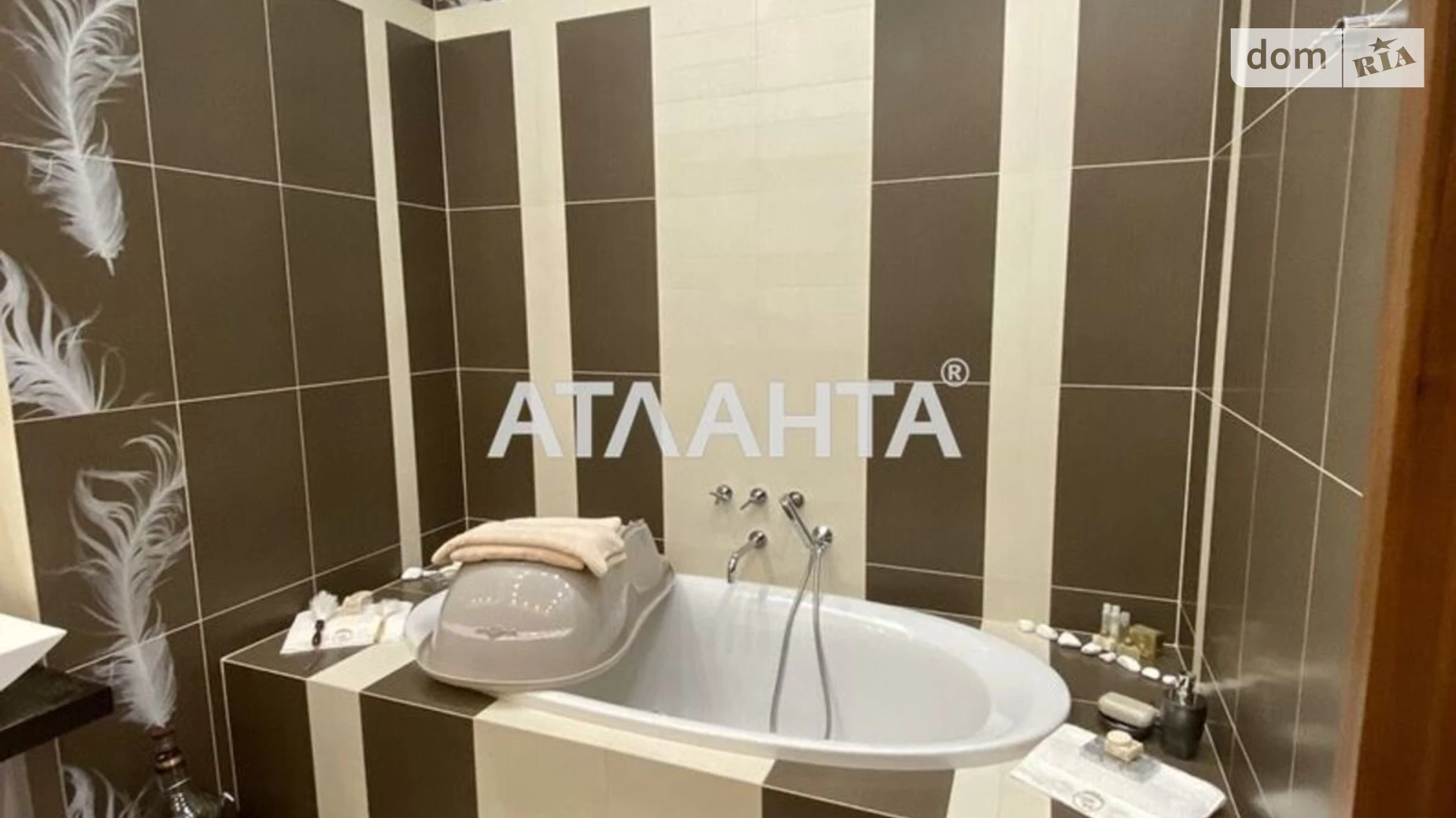 Продается 3-комнатная квартира 144 кв. м в Одессе, ул. Генуэзская, 1Б