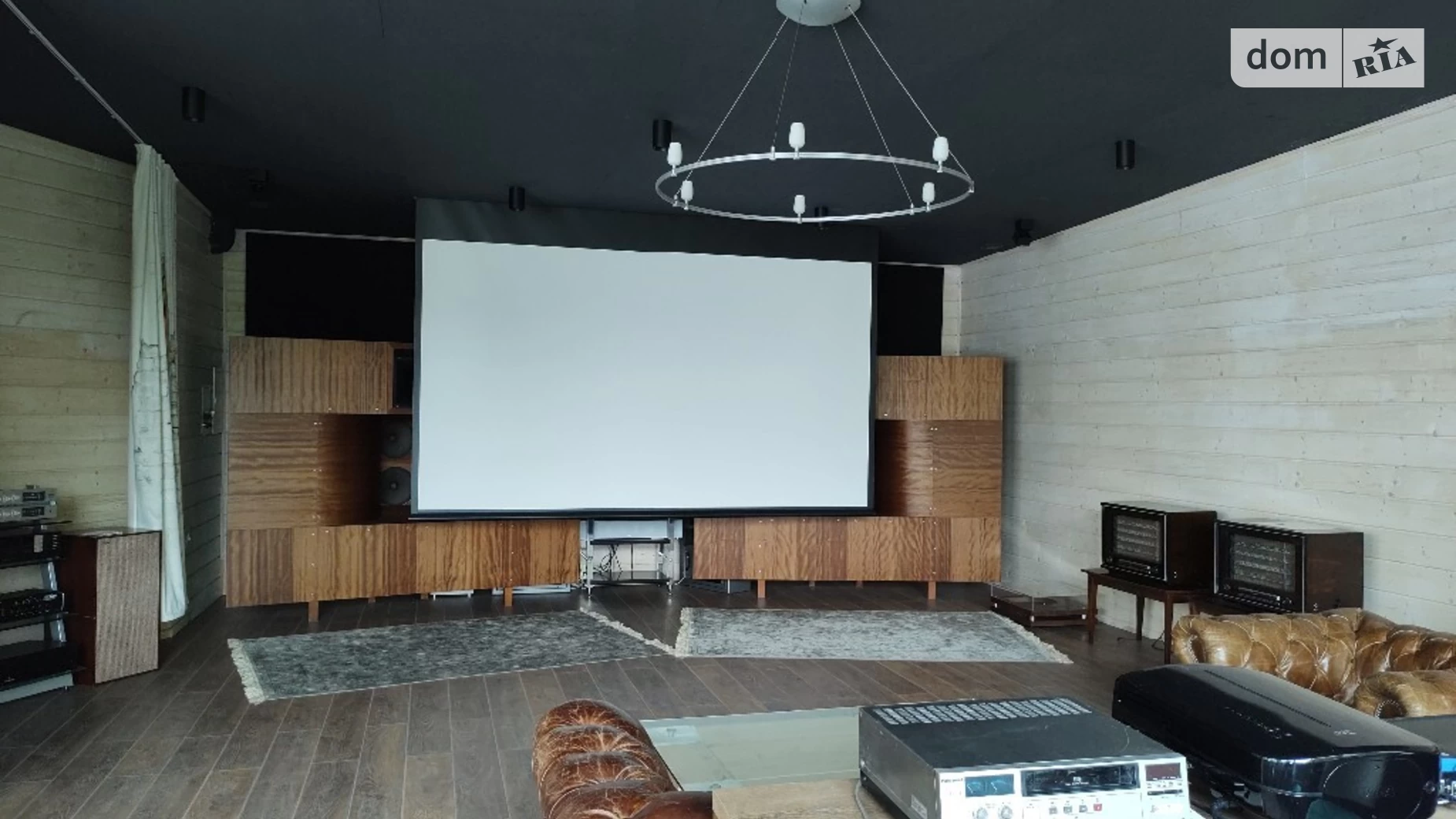 Сдается в аренду дом на 3 этажа 630 кв. м с балконом, цена: 5500 € - фото 4