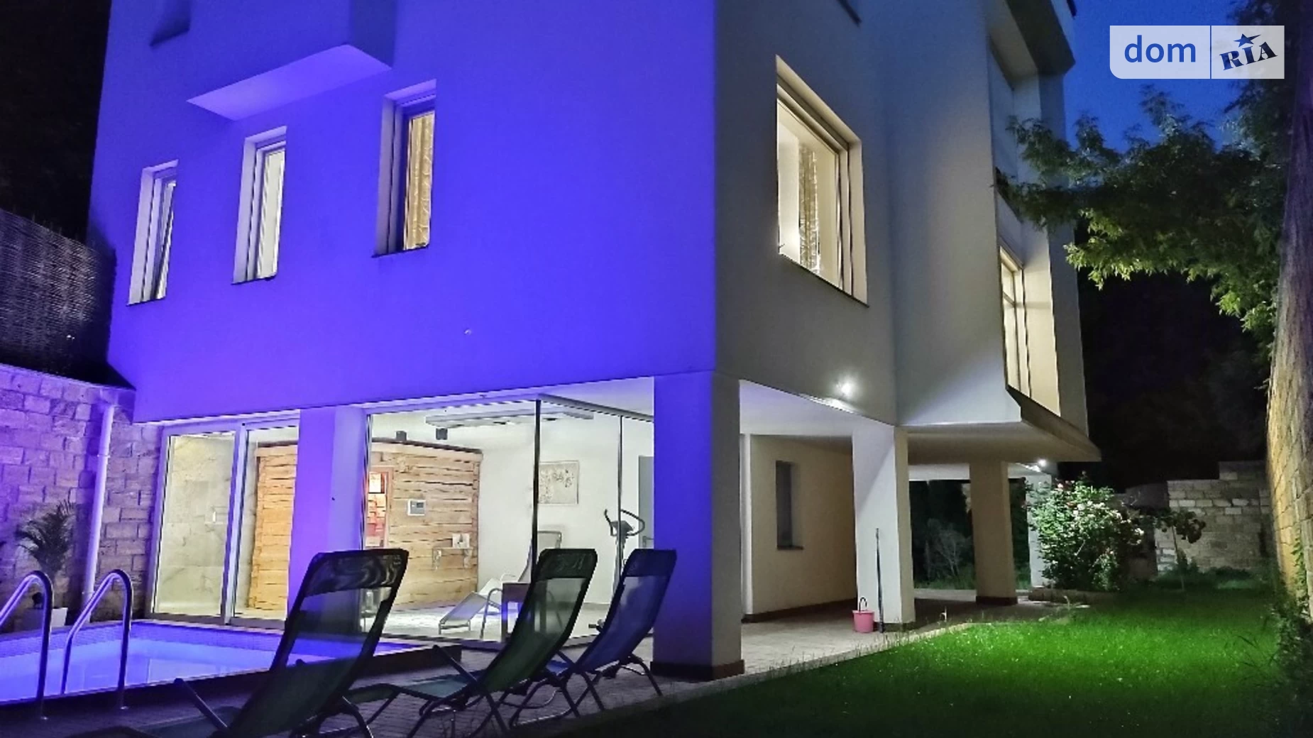 Сдается в аренду дом на 3 этажа 630 кв. м с балконом, цена: 5500 € - фото 2