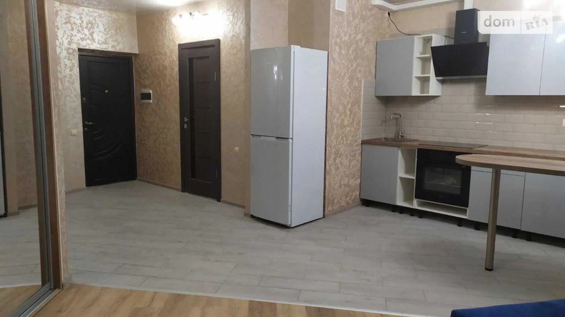 Продается 1-комнатная квартира 44 кв. м в Киеве, ул. Олевская, 11