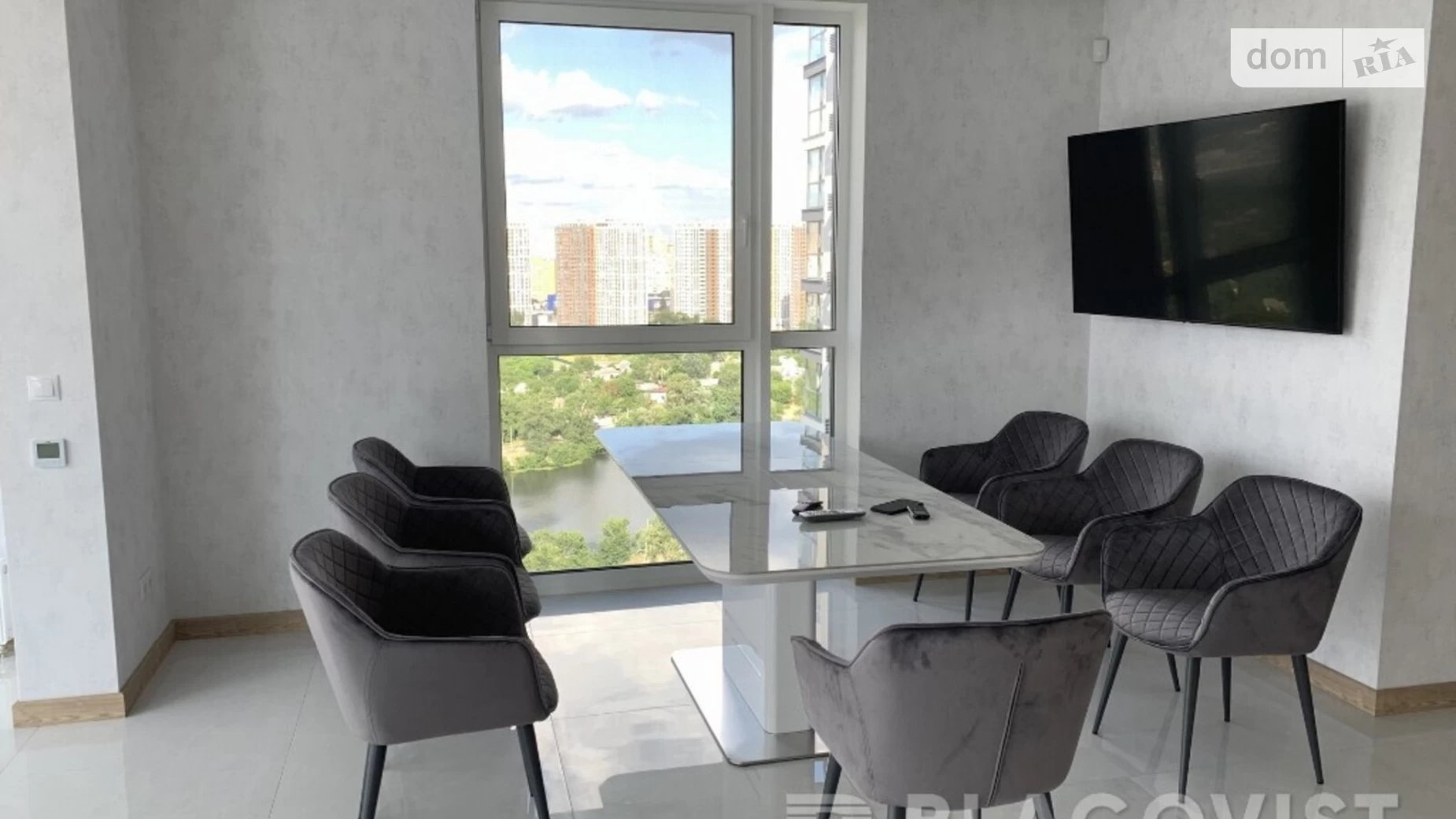 Продается 3-комнатная квартира 131 кв. м в Киеве, ул. Осокорская, 2А