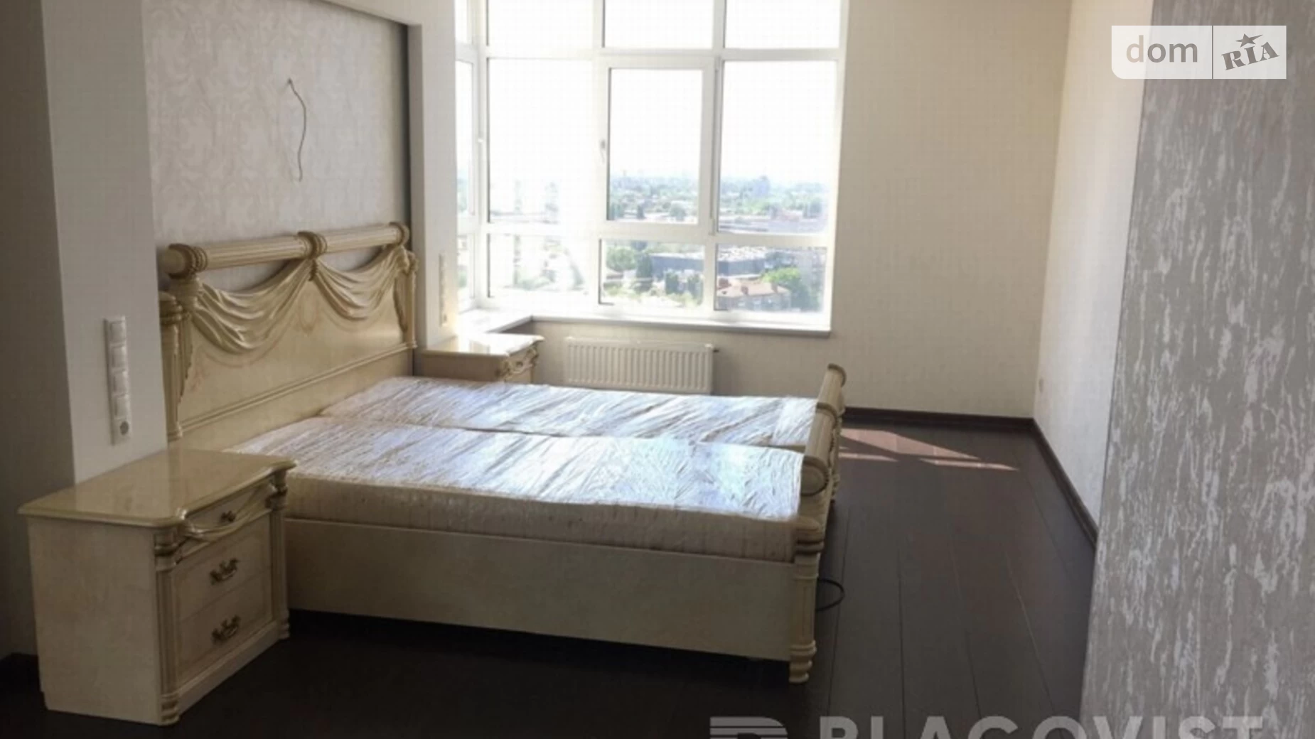 Продается 3-комнатная квартира 122 кв. м в Киеве, просп. Лобановского, 4Г