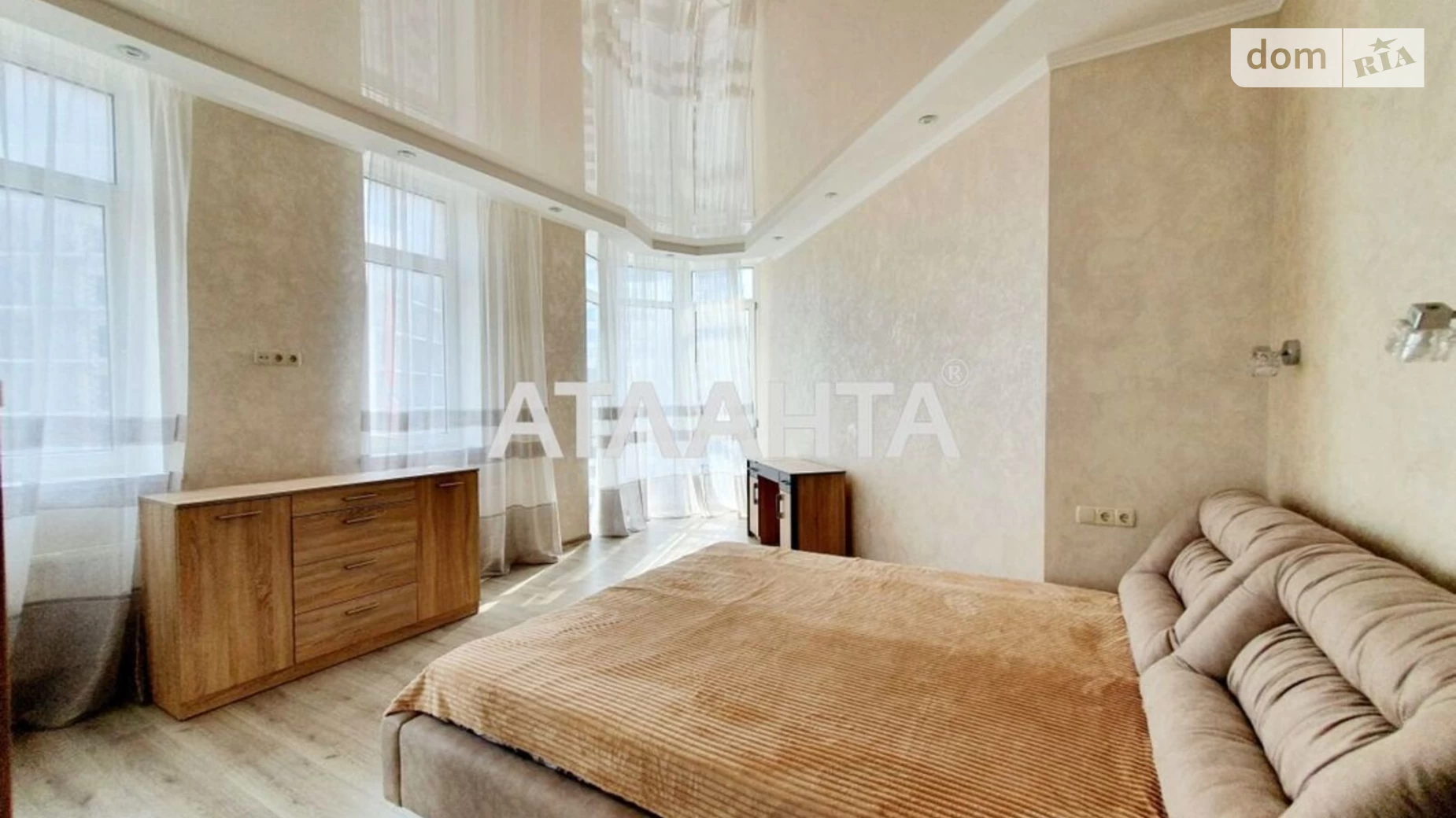 Продается 2-комнатная квартира 67.7 кв. м в Одессе, плато Гагаринское, 9